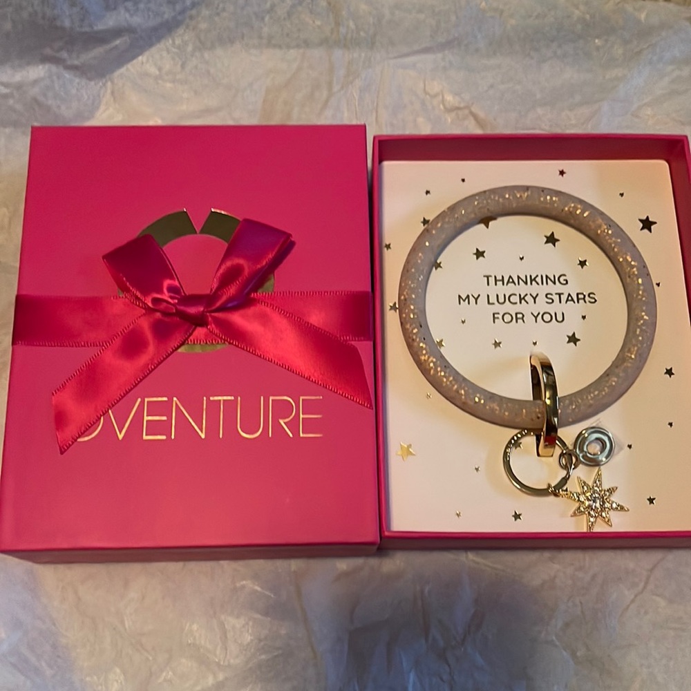 Oventure O ring new in box with star charm gold glitter